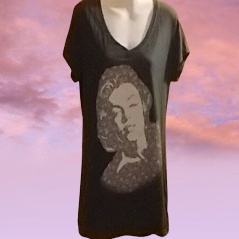 New without Tags Marilyn Monroe Tee Size Large Mini Flowers Graphics Gray